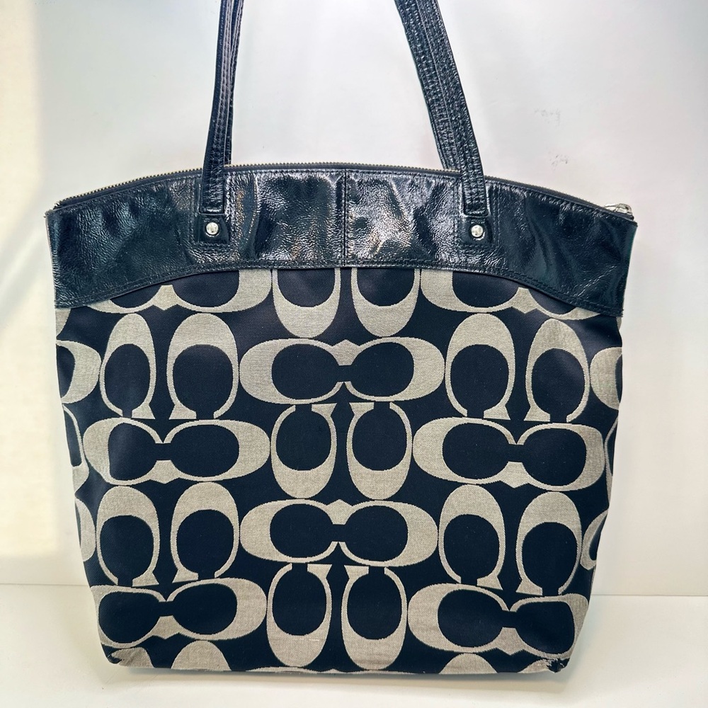 Coach Laura Signature Tote Bag – Black/Gray Canvas with Patent Leather Trim - Picture 4 of 12